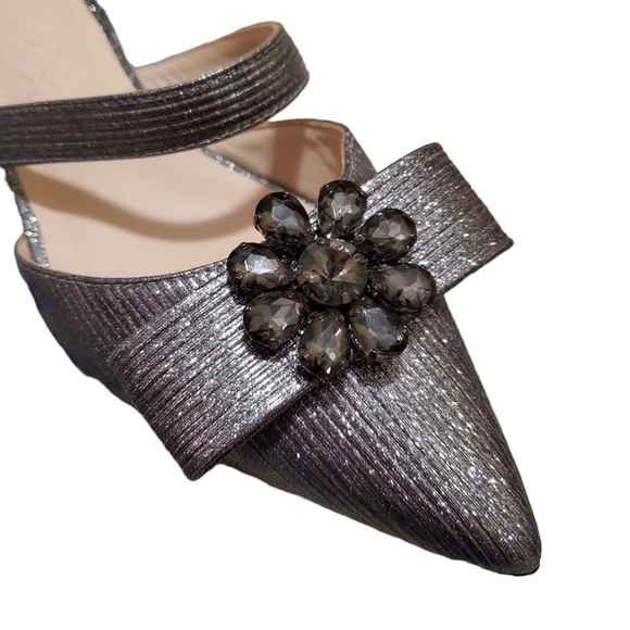 Jojos FADEKEMI Slide Metallic Pewter Jeweled Flower Bow Pointed Toe 7 - Picture 3 of 11